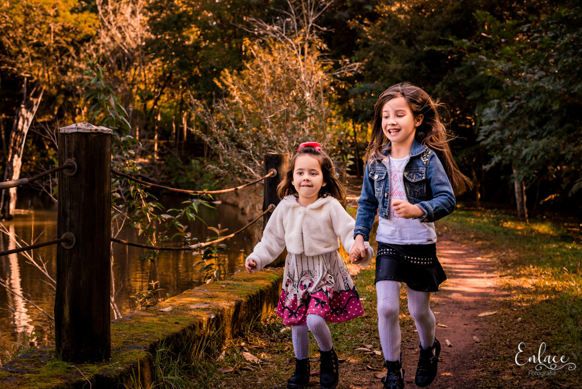 ensaio-de-família-infantil-rafaella-yasmin-6-anos-2-meninas-crianças-lindas-parque-do-engenho-lajeado-rs-fotografia-enlace-vinicius-scherer-fotografialajeado