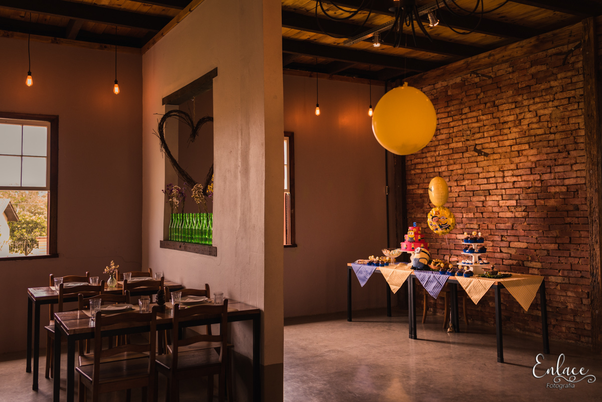 Aniversário infantil Menino decoração  Família Tema minions momentos Antigo Armazem Bistro Colinas Lajeado RS