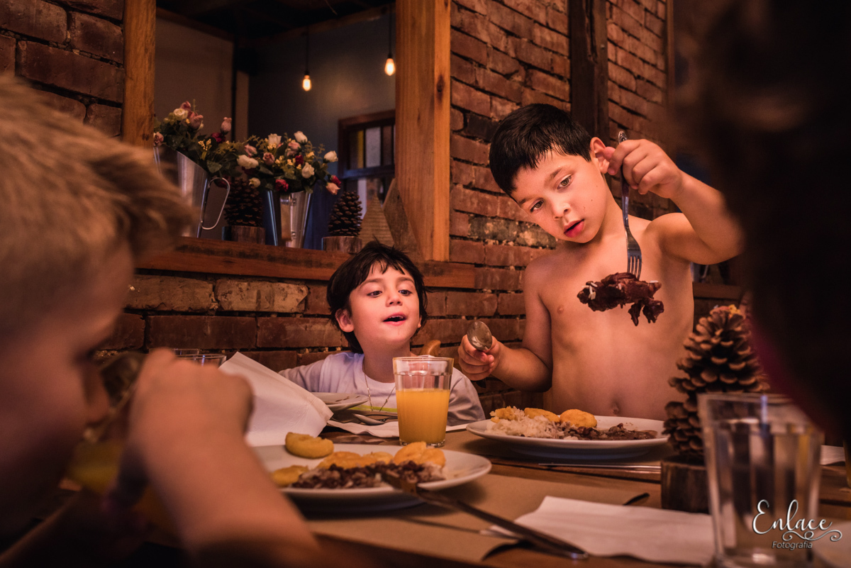 Aniversário infantil Menino  Família Tema minions momentos Antigo Armazem Bistro Colinas Lajeado RS Momentos feijoada