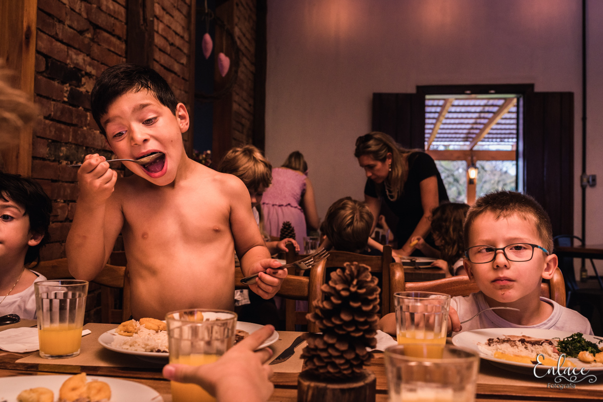 Aniversário infantil Menino  Família Tema minions momentos Antigo Armazem Bistro Colinas Lajeado RS Momentos feijoada