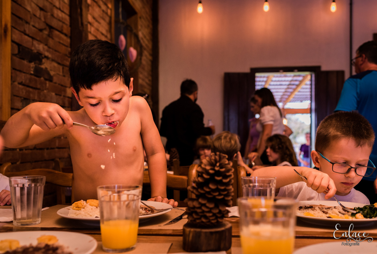 Aniversário infantil Menino  Família Tema minions momentos Antigo Armazem Bistro Colinas Lajeado RS Momentos feijoada