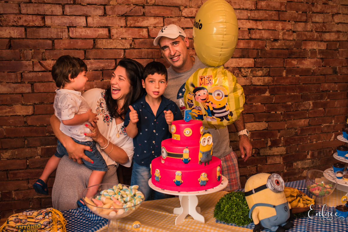 Aniversário infantil Menino  Família Tema minions momentos Antigo Armazem Bistro Colinas Lajeado RS