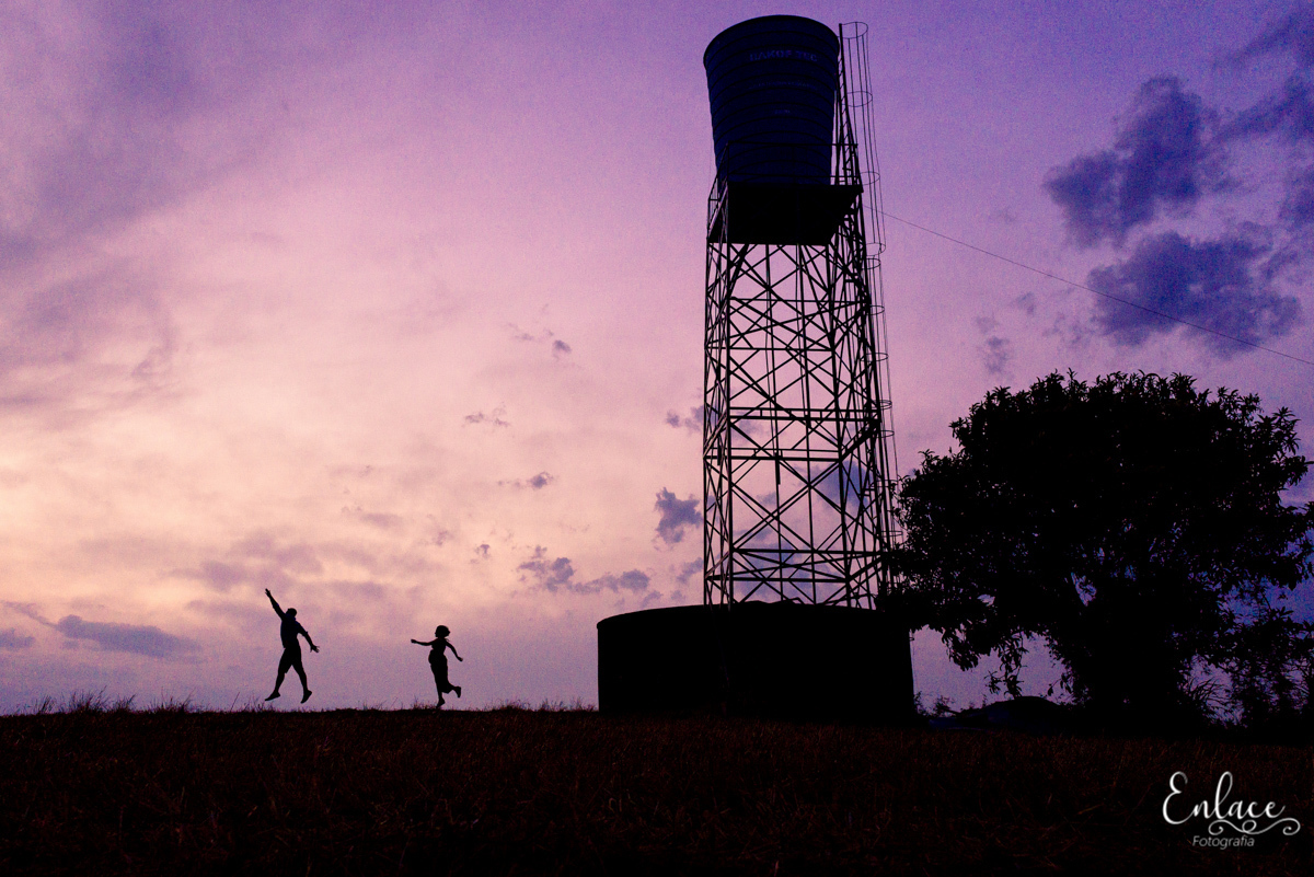 silhueta ensaio de gestante menina, Camila e Mateus, jardim botânico lajeado RS, enlace fotografia, Vinicius Scherer