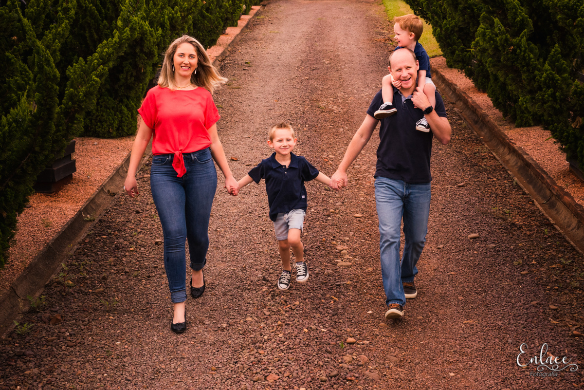 ensaio de família, 2 meninos, sítio, casa dos avós, em lajeado