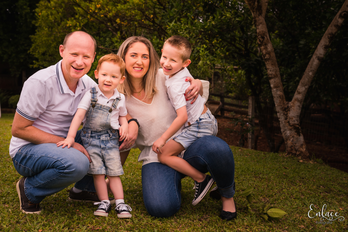ensaio de família, 2 meninos, sítio, casa dos avós, em lajeado