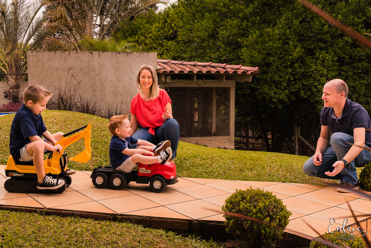 ensaio de família, 2 meninos, sítio, casa dos avós, em lajeado