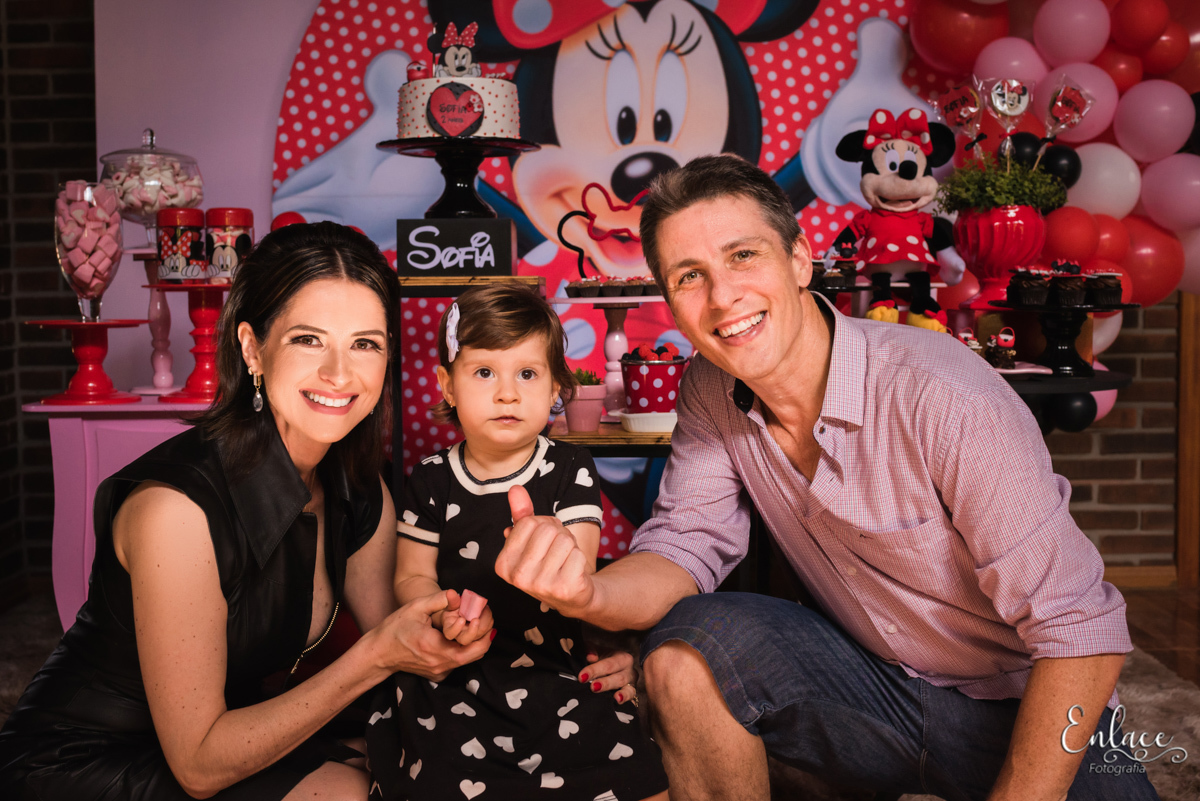 aniversário menina, 2 aninhos, decoração tema Minnie mouse, sitio, feito em casa, família, pandemia 