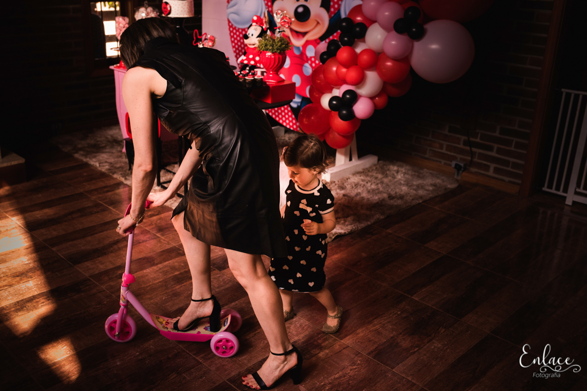 aniversário menina, 2 aninhos, decoração tema Minnie mouse, sitio, feito em casa, família, pandemia 