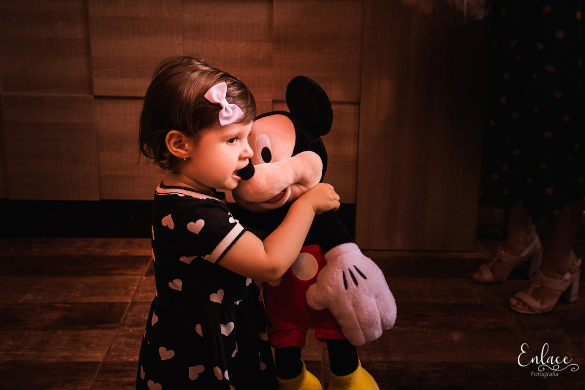 aniversário menina, 2 aninhos, decoração tema Minnie mouse, sitio, feito em casa, família, pandemia 