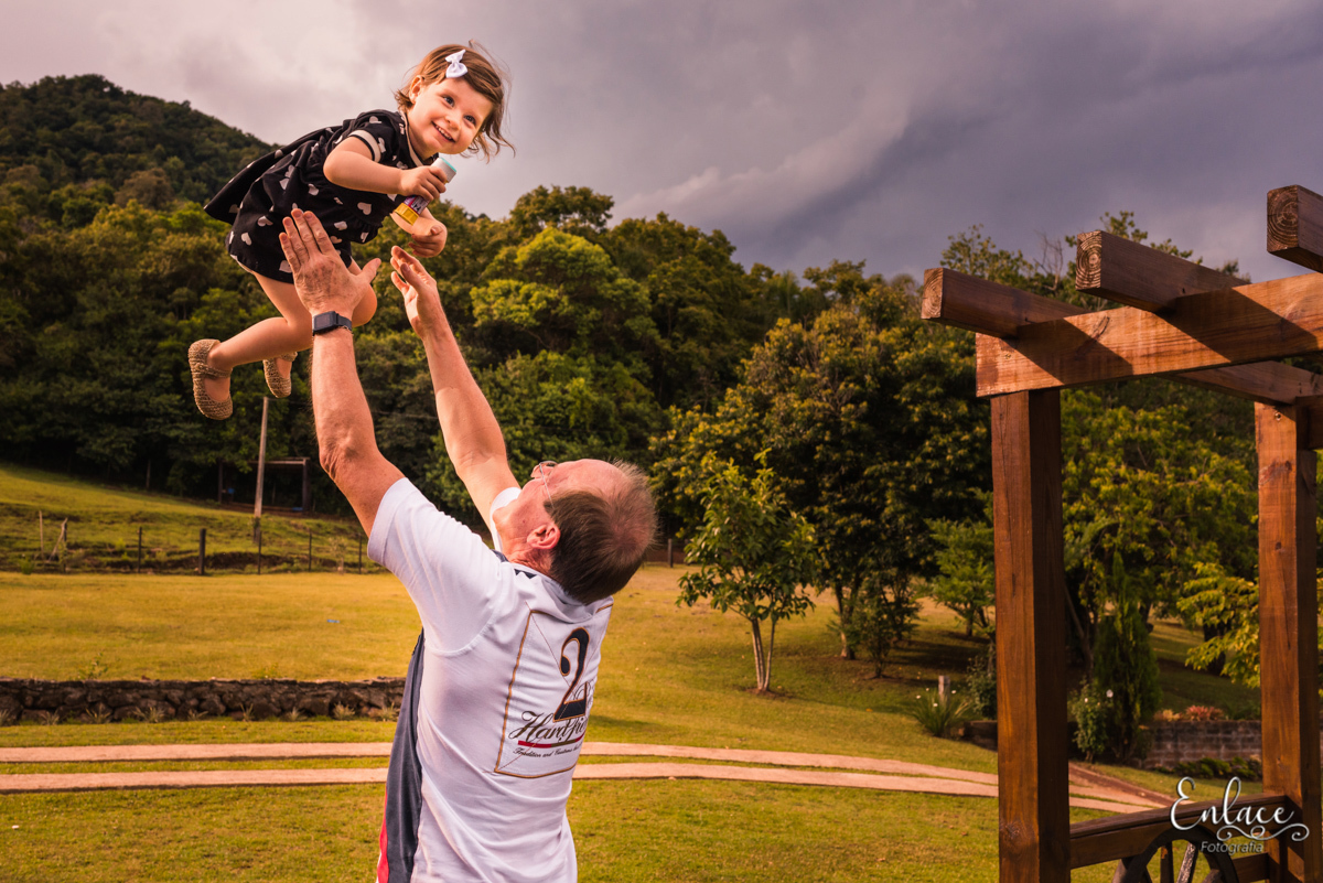 aniversário menina, 2 aninhos, decoração tema Minnie mouse, sitio, feito em casa, família, pandemia 