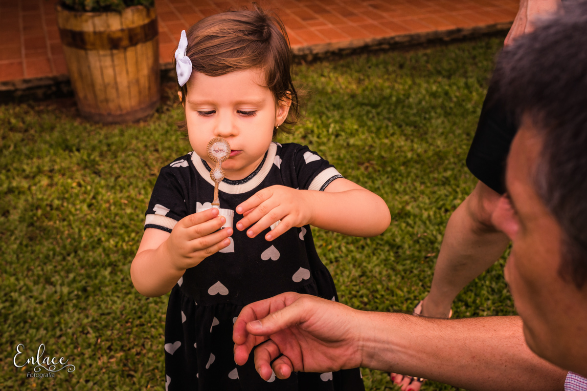 aniversário menina, 2 aninhos, decoração tema Minnie mouse, sitio, feito em casa, família, pandemia 