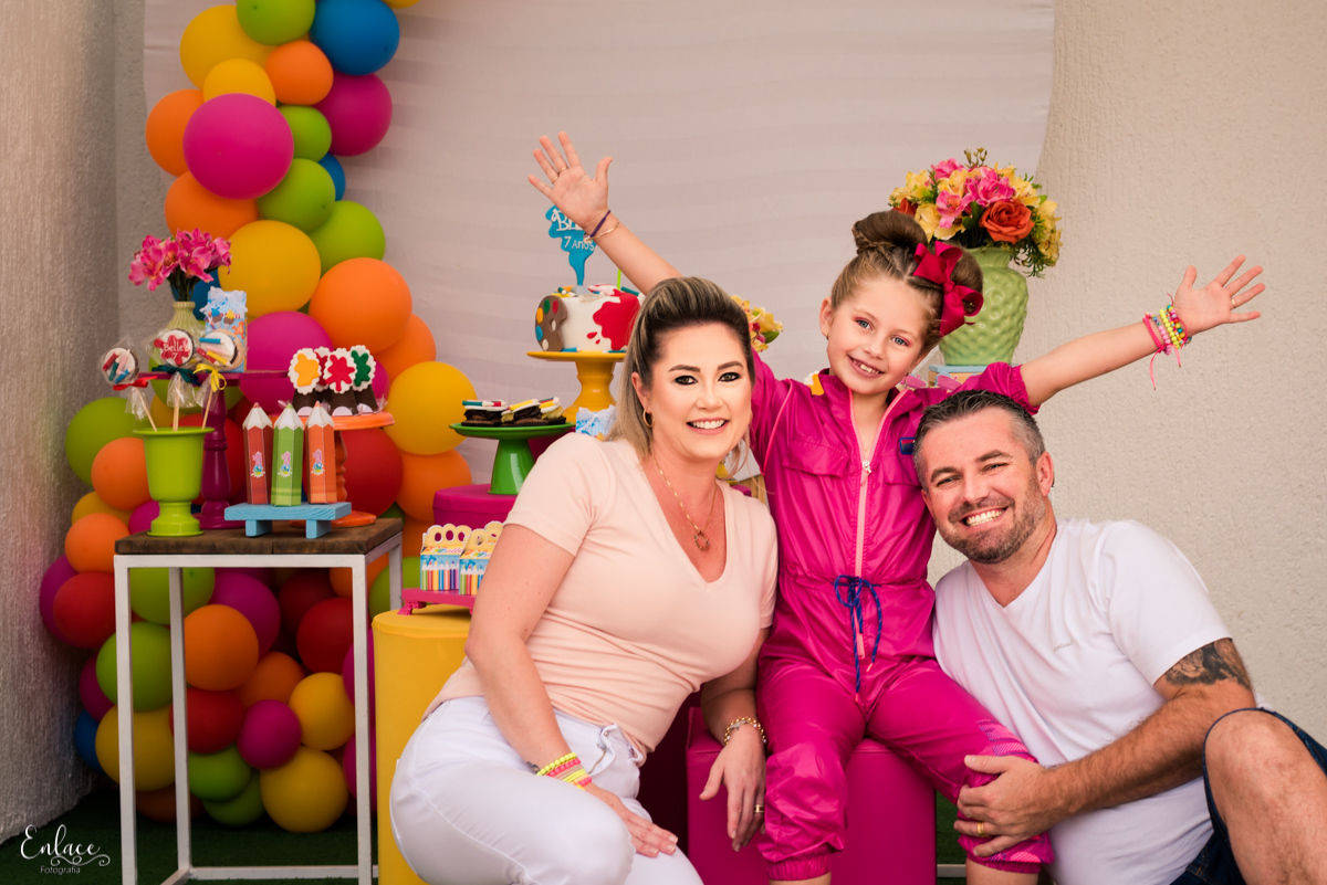 aniversário-infantil-drive-thru-pandemia-intimista-isolamento-social-menina-colorido-decoração-7-anos-lajeado-fotógrafo-família-vinicius-scherer-enlace-fotografia