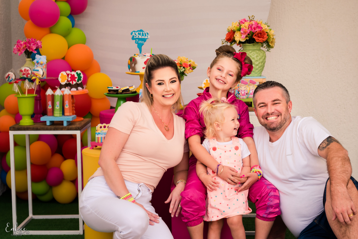 aniversário-infantil-drive-thru-pandemia-intimista-isolamento-social-menina-colorido-decoração-7-anos-lajeado-fotógrafo-família-vinicius-scherer-enlace-fotografia