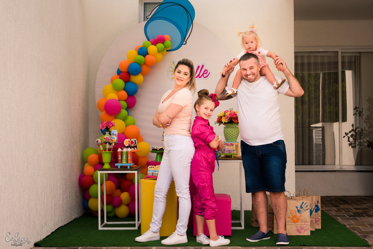 aniversário-infantil-drive-thru-pandemia-intimista-isolamento-social-menina-colorido-decoração-7-anos-lajeado-fotógrafo-família-vinicius-scherer-enlace-fotografia