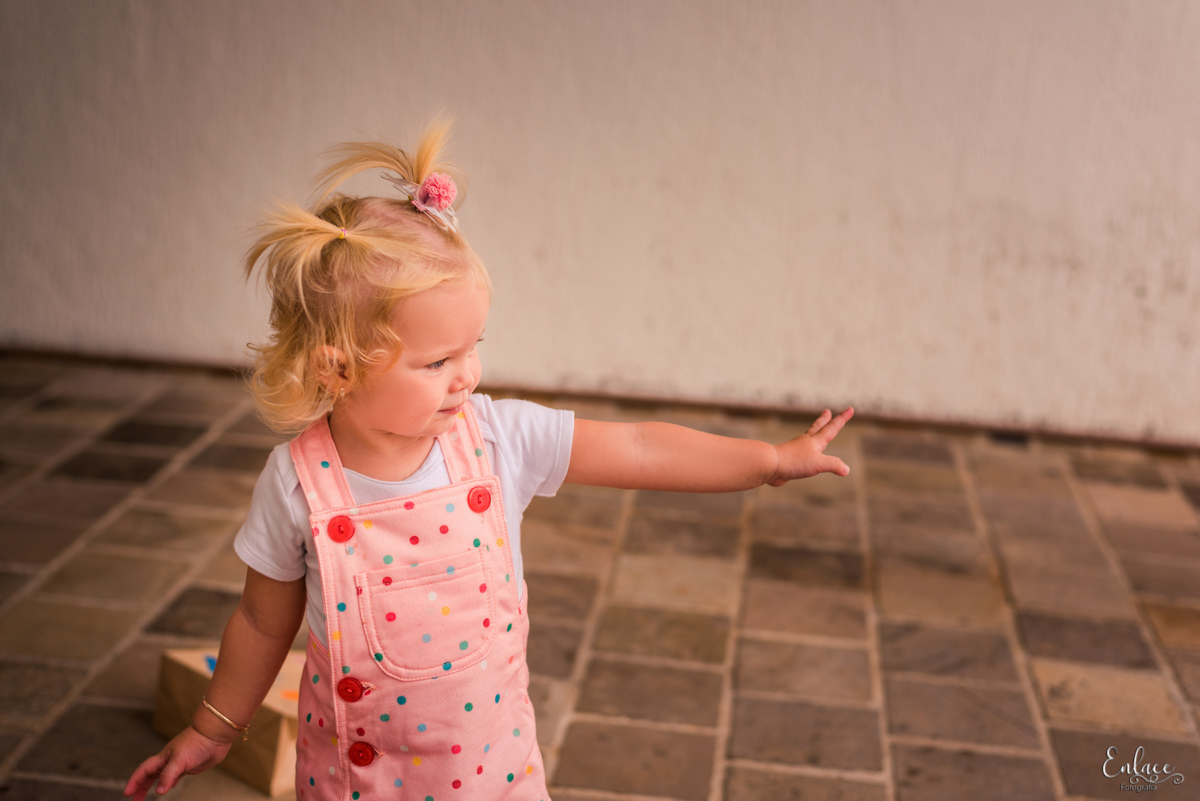 aniversário-infantil-drive-thru-pandemia-intimista-isolamento-social-menina-colorido-decoração-7-anos-lajeado-fotógrafo-família-vinicius-scherer-enlace-fotografia