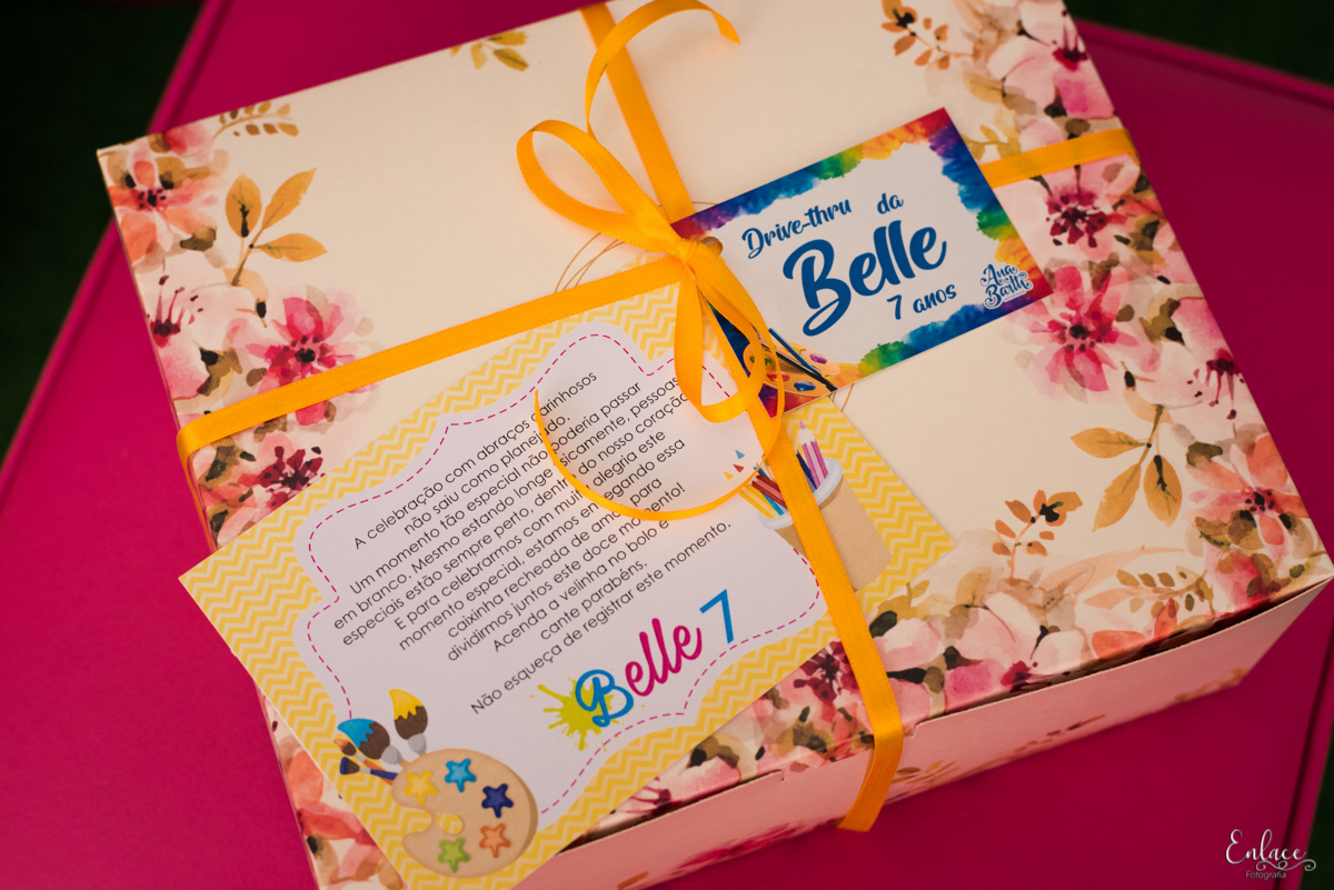 aniversário-infantil-drive-thru-pandemia-intimista-isolamento-social-menina-colorido-decoração-7-anos-lajeado-fotógrafo-família-vinicius-scherer-enlace-fotografia