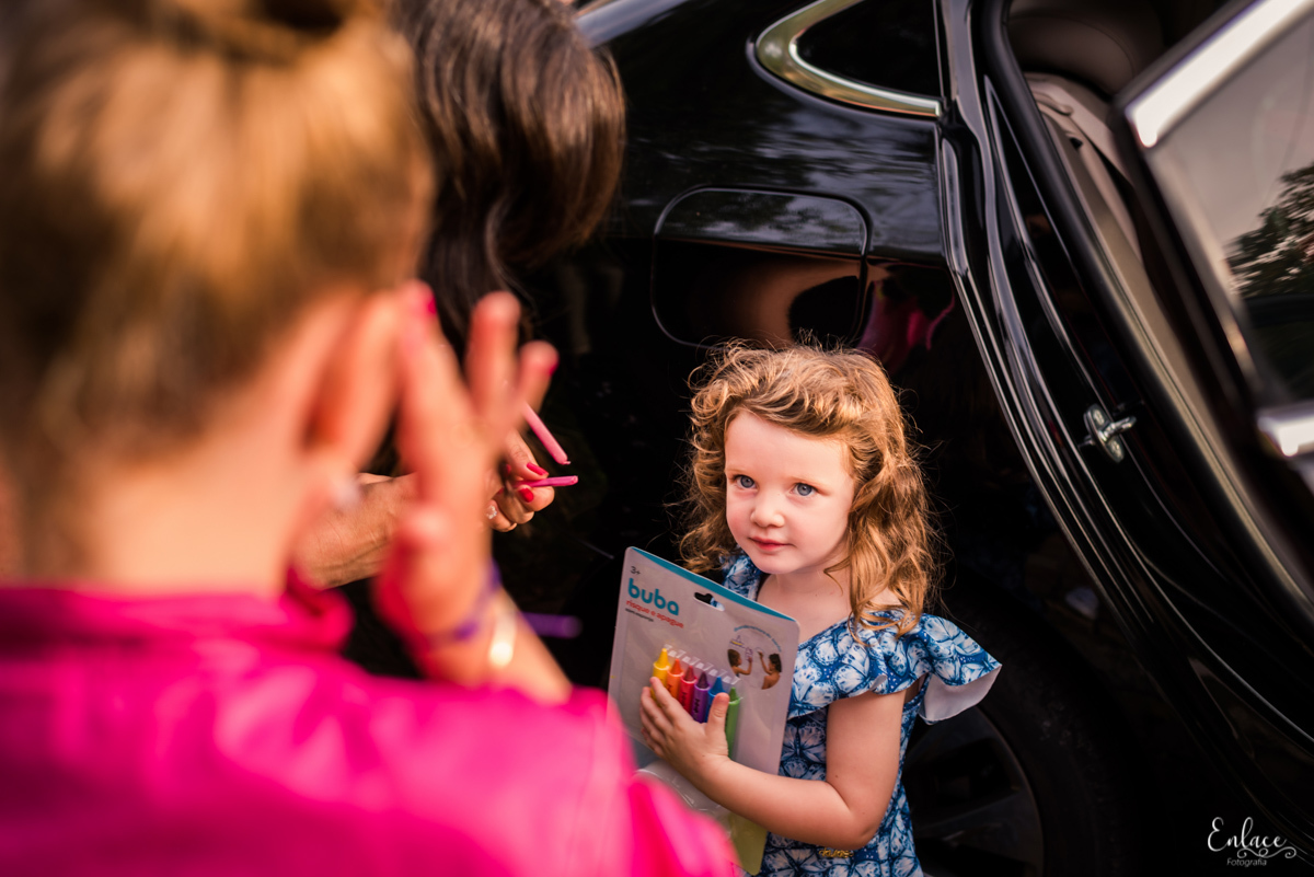 aniversário-infantil-drive-thru-pandemia-intimista-isolamento-social-menina-colorido-decoração-7-anos-lajeado-fotógrafo-família-vinicius-scherer-enlace-fotografia
