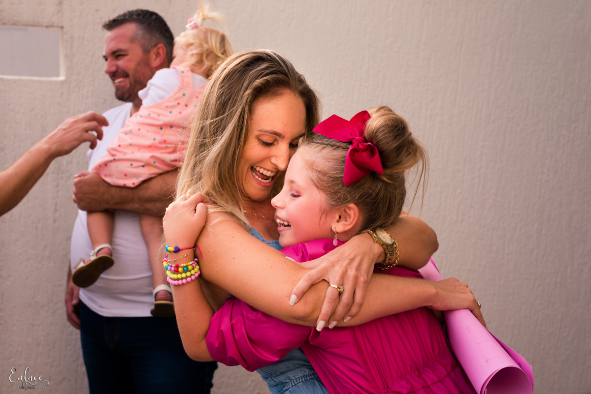 aniversário-infantil-drive-thru-pandemia-intimista-isolamento-social-menina-colorido-decoração-7-anos-lajeado-fotógrafo-família-vinicius-scherer-enlace-fotografia