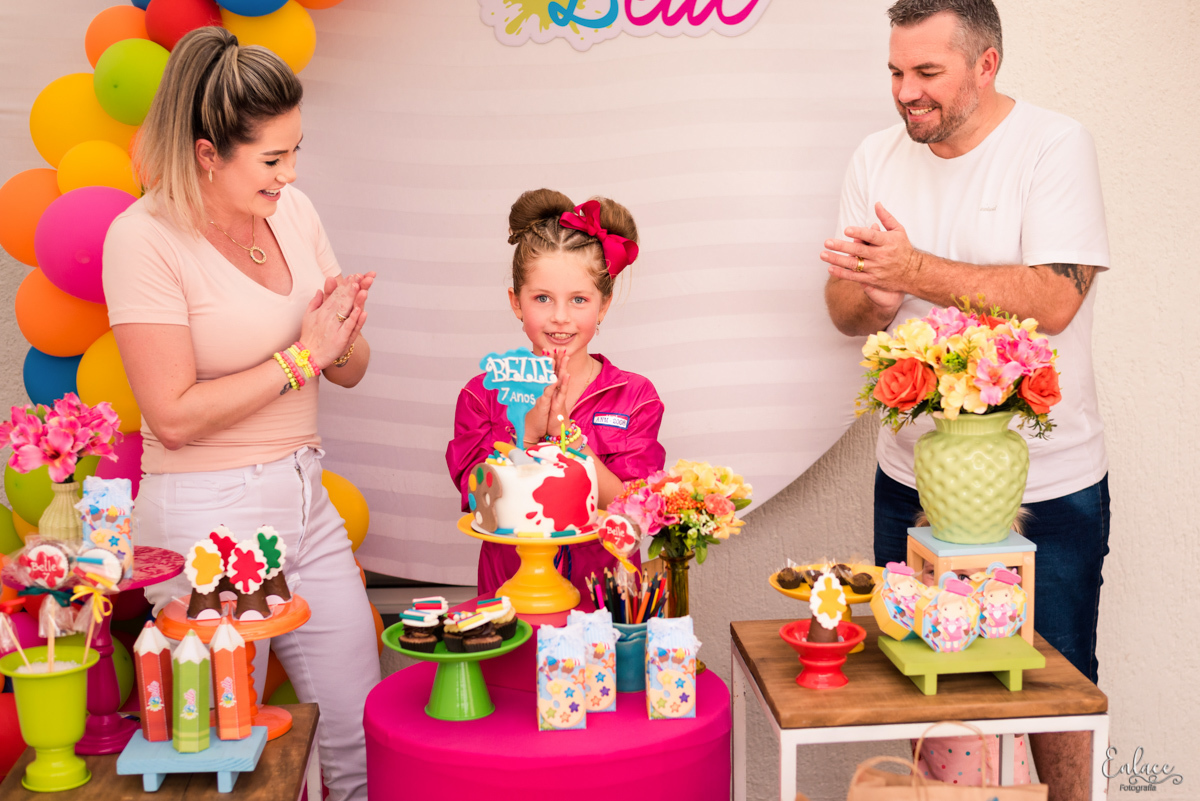 aniversário-infantil-drive-thru-pandemia-intimista-isolamento-social-menina-colorido-decoração-7-anos-lajeado-fotógrafo-família-vinicius-scherer-enlace-fotografia