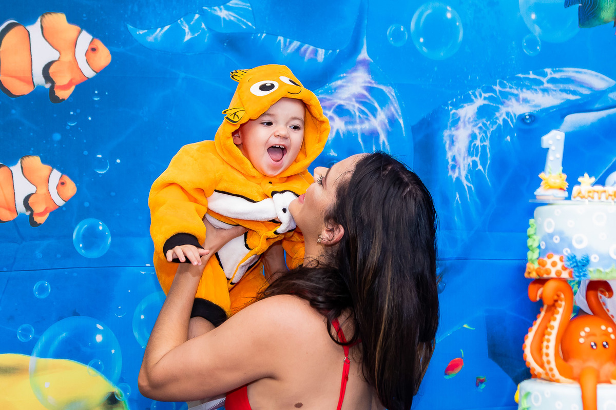 vestido de Nemo no aniversário de 1 ano e na decoração do fundo do mar