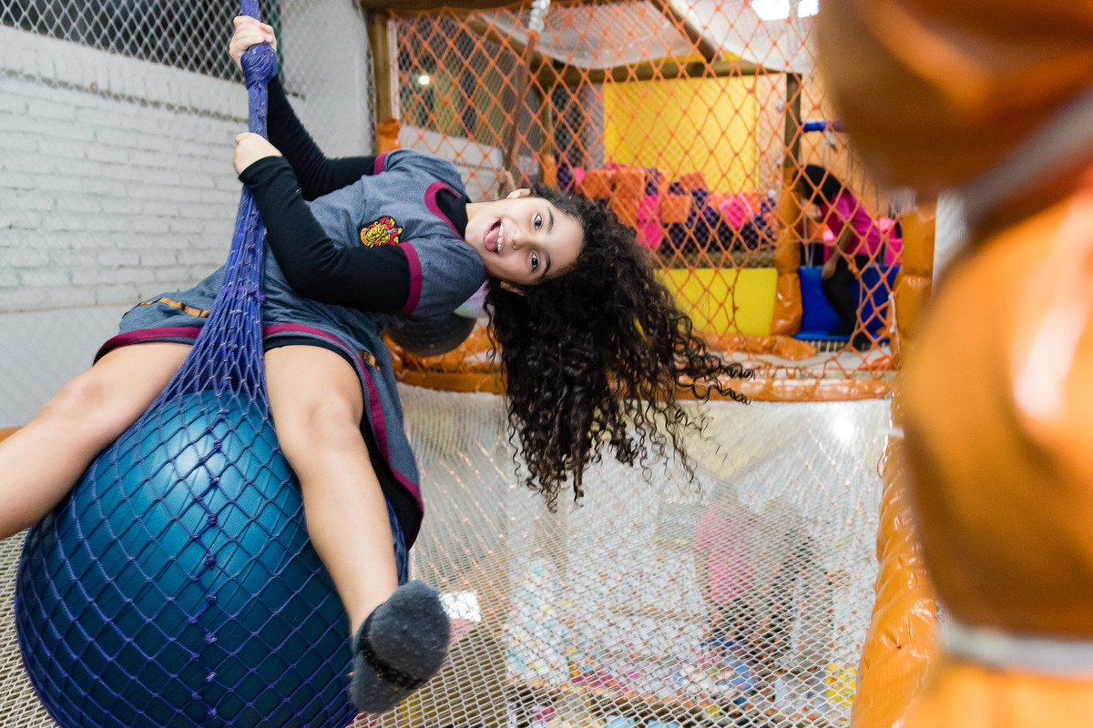 Maya se divertindo na festa do Harry Potter no Nosso Jardim