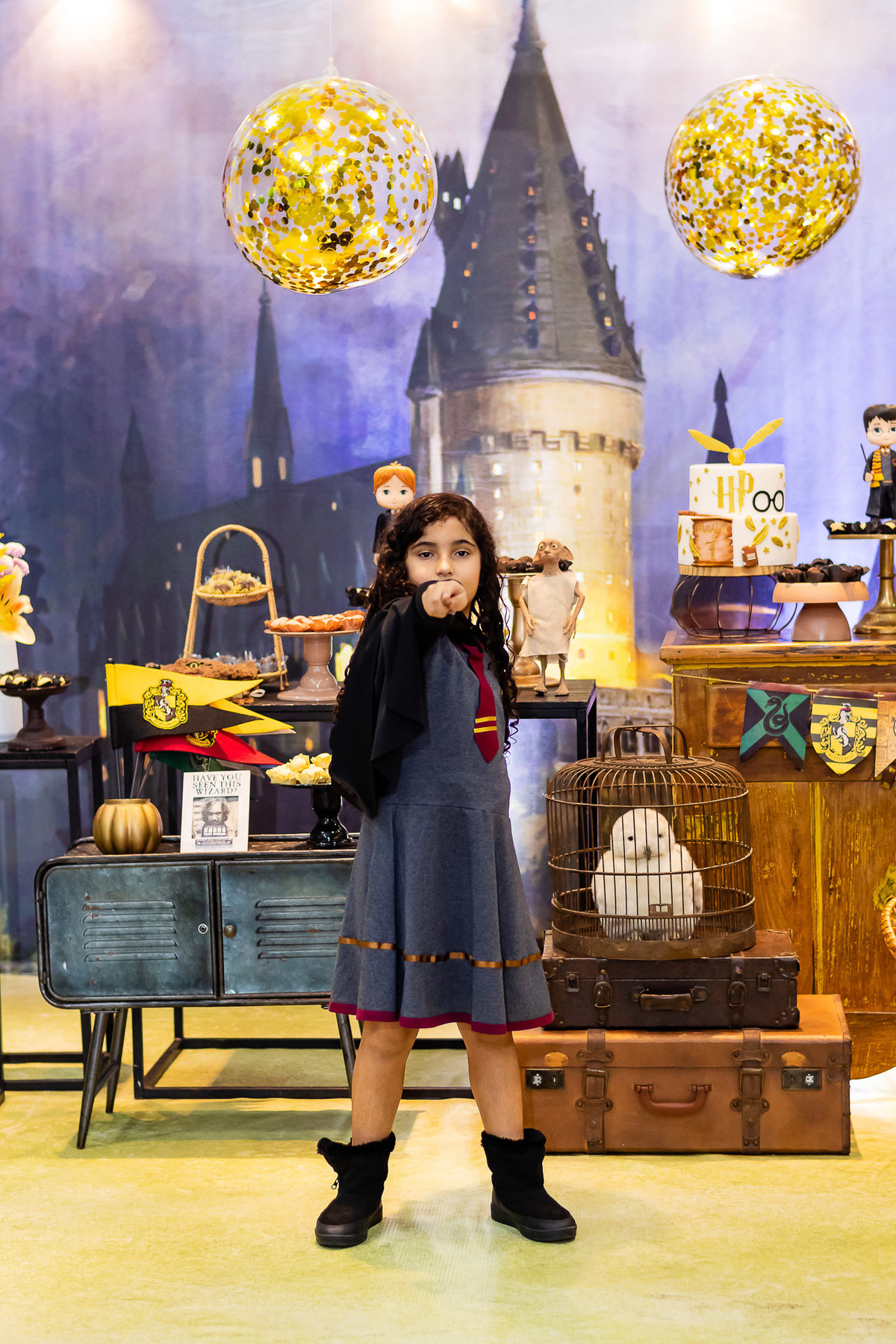 Bruxinha Maya com sua varinha