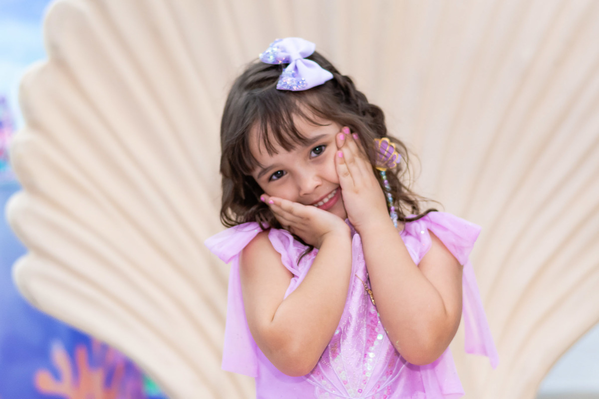 Inspiração de poses aniversário infantil menina festa Pequena Sereia Ariel