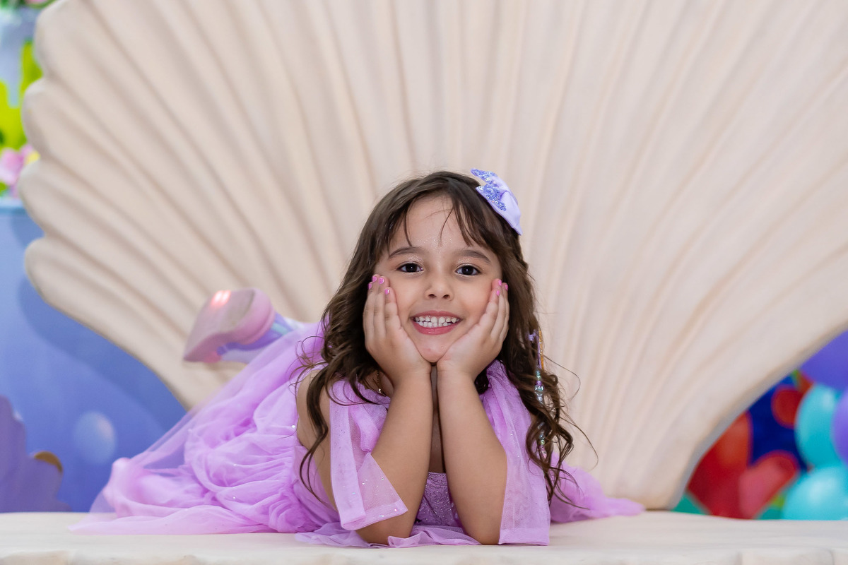 Inspiração de poses aniversário infantil menina festa Pequena Sereia Ariel