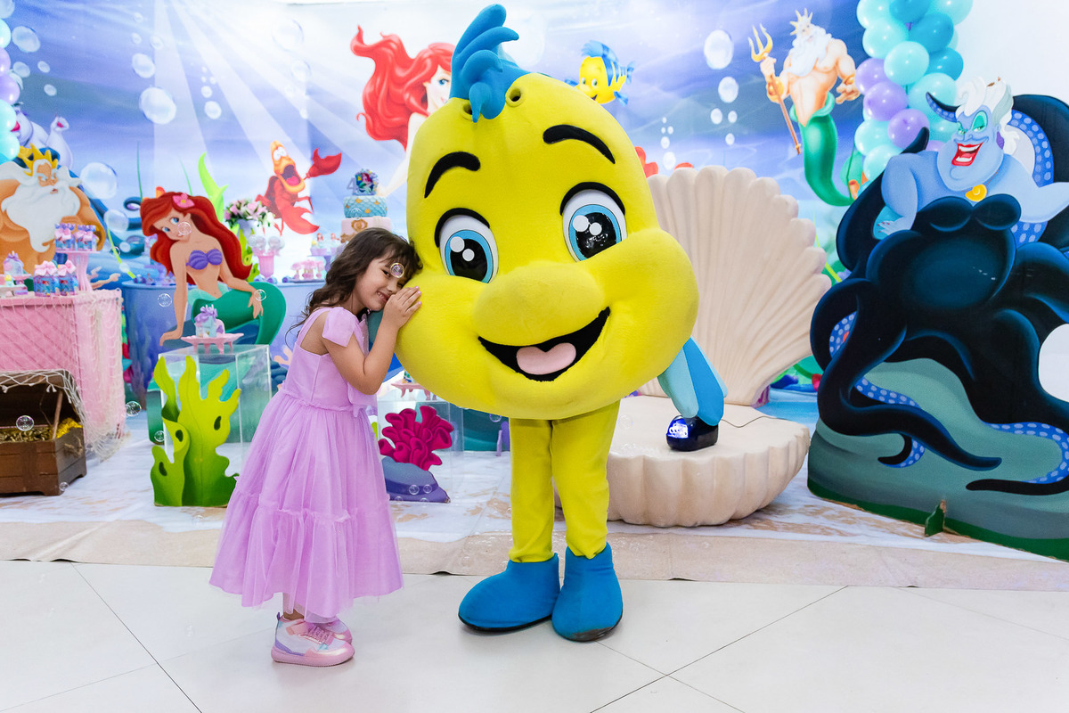 Inspiração de poses aniversário infantil menina festa Pequena Sereia Ariel