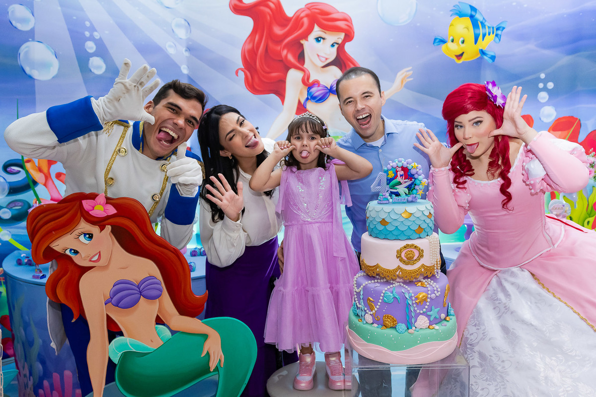 Hora do parabéns aniversário da Anna 4 anos da  Pequena Sereia Ariel