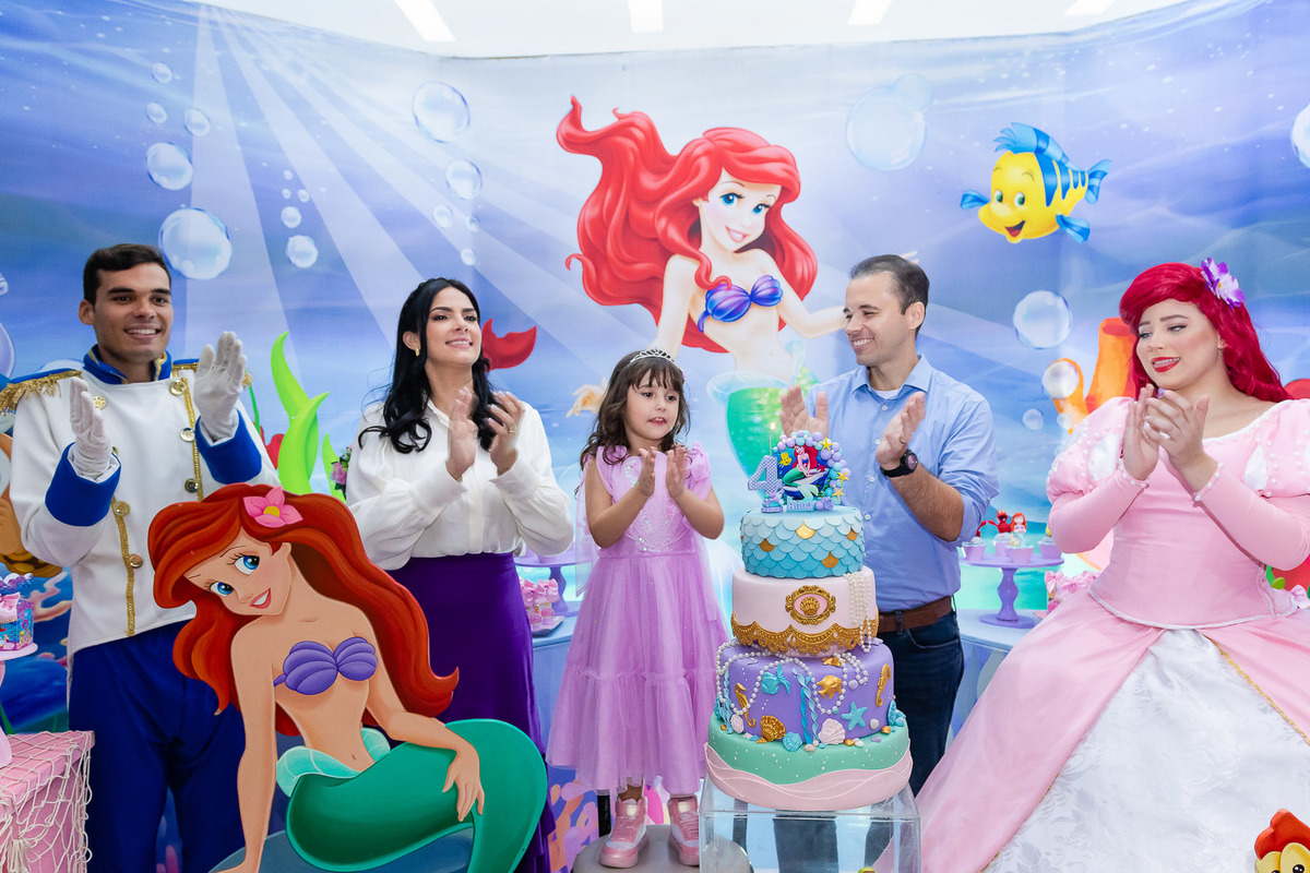 Hora do parabéns aniversário da Anna 4 anos da  Pequena Sereia Ariel
