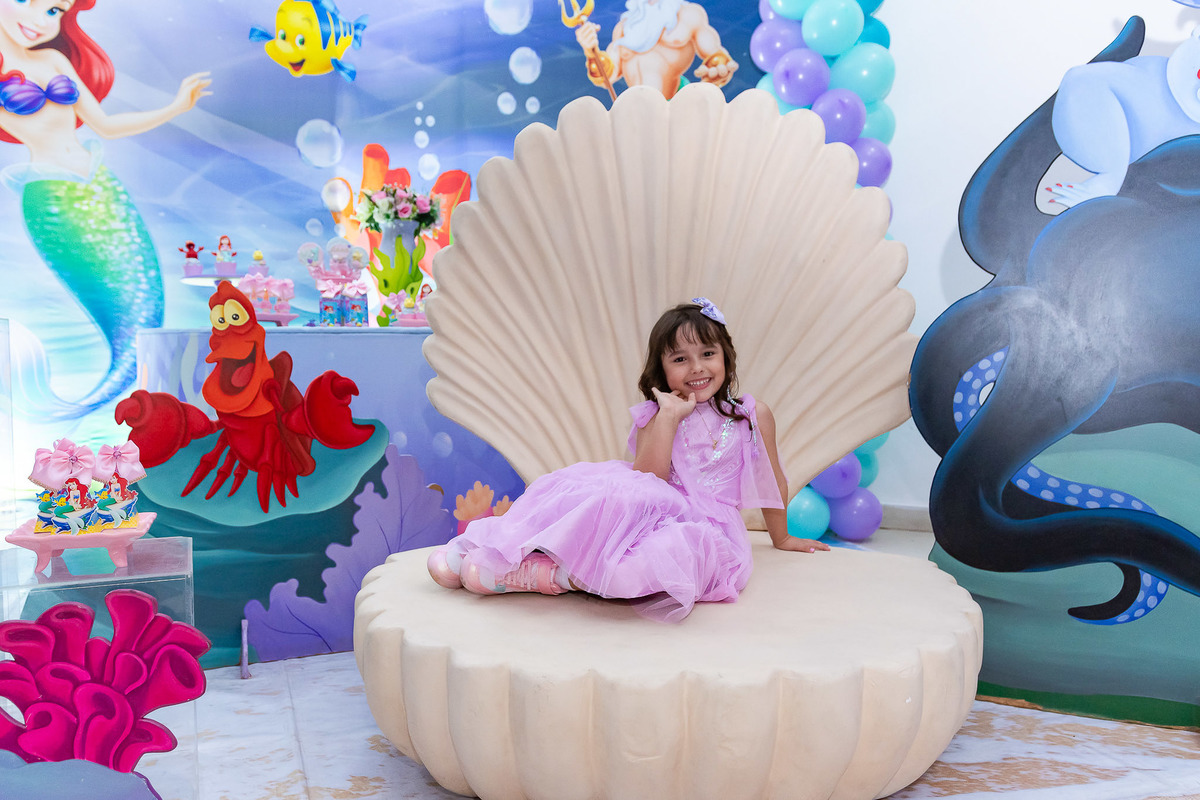 Inspiração de poses aniversário infantil menina festa Pequena Sereia Ariel