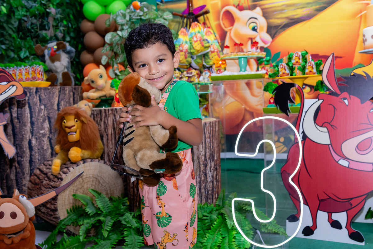 foto menino festa Rei leão Rio de Janeiro