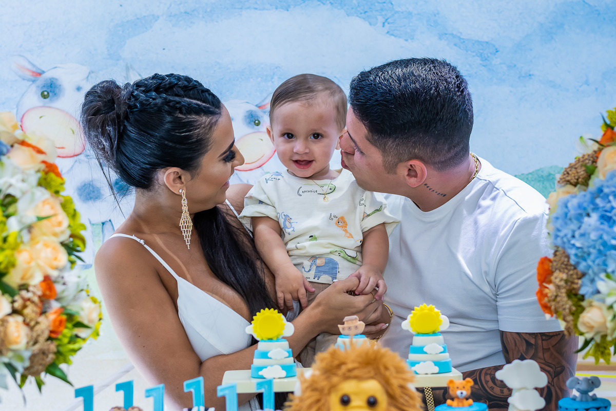 admiração dos pais, Thais e Rafael com o Biel