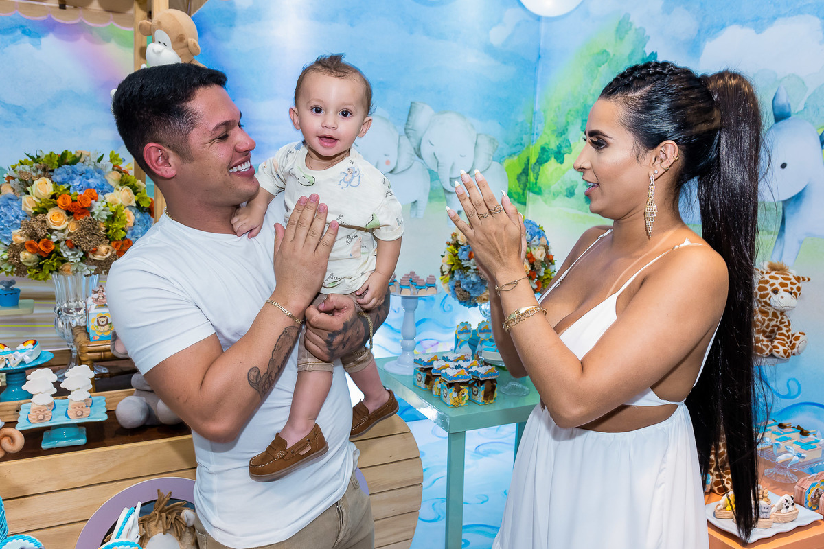 Alegria dos papais no parabéns do primeiro aninho do Gabriel