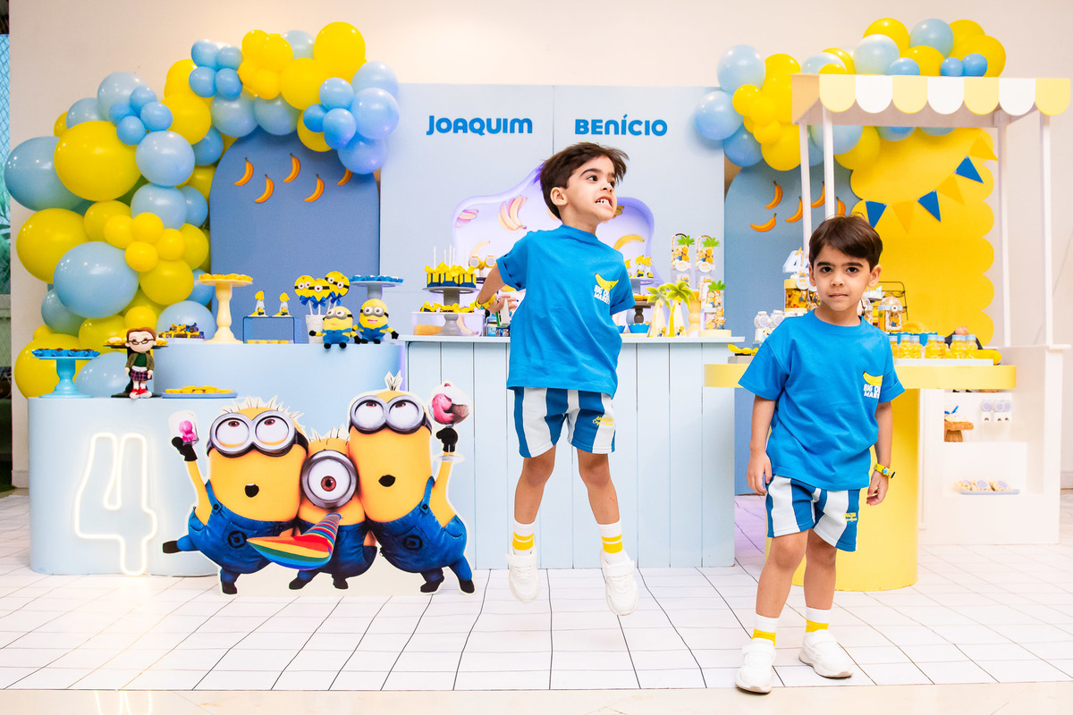 Fotografia brincarte na mesa do bolo 2