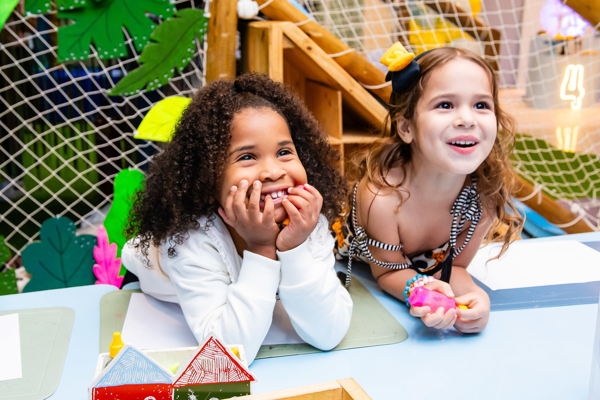 Registros espontâneos das crianças aproveitando a liberdade e diversão do Espaço  Pimenteira 6