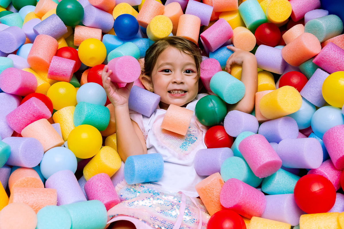 Diversão garantida: registros espontâneos das crianças na casa de festa no Recreio RJ 1