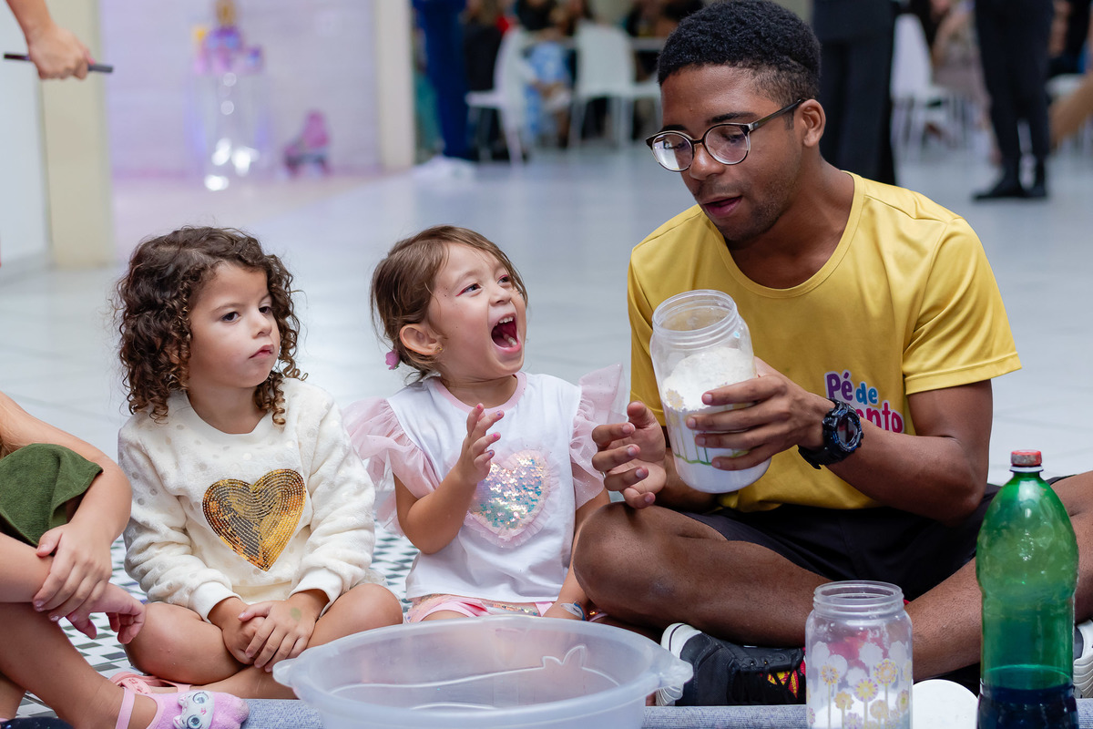 Diversão garantida: registros espontâneos das crianças na casa de festa no Recreio RJ 14