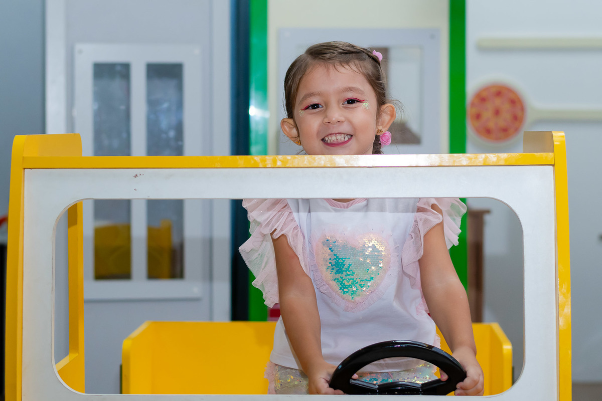Diversão garantida: registros espontâneos das crianças na casa de festa no Recreio RJ 2