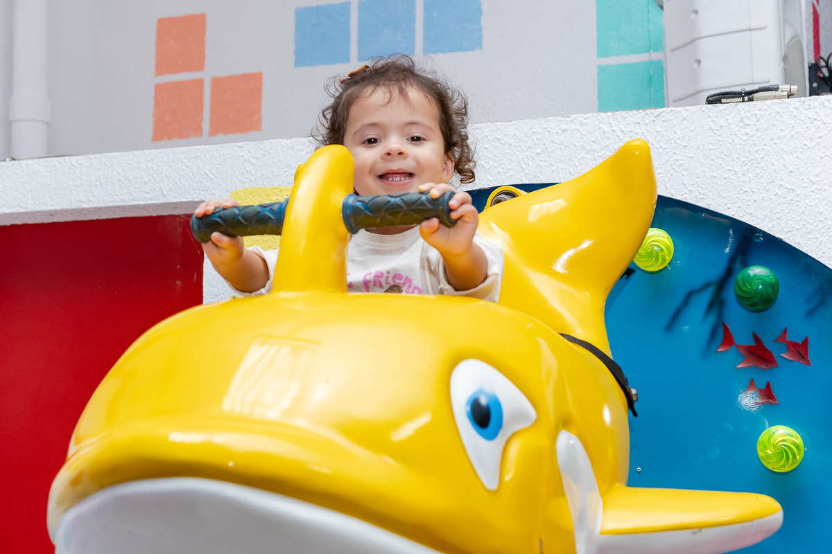 Diversão garantida: registros espontâneos das crianças na casa de festa no Recreio RJ 8