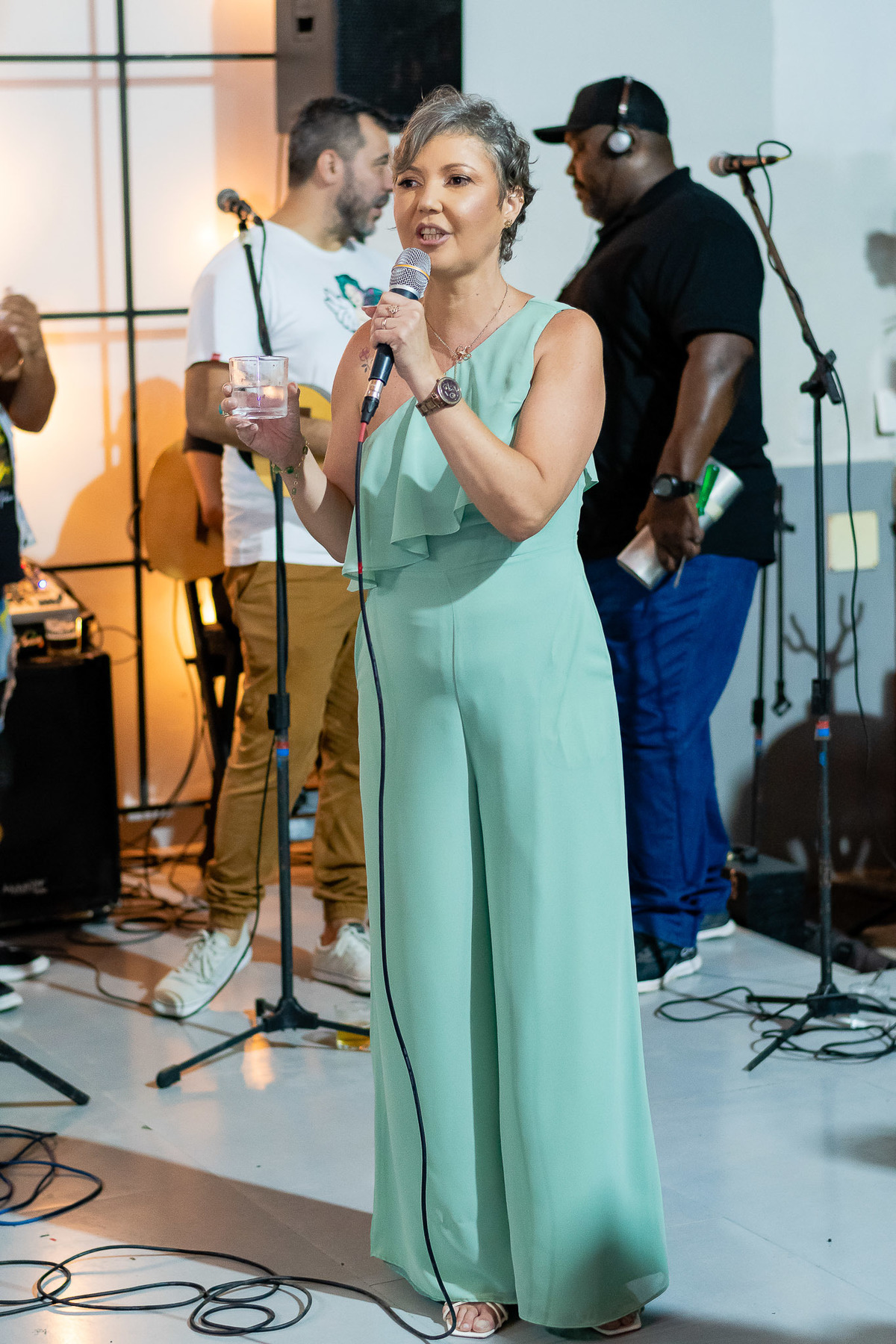 Fotos da Andrea se divertindo na sua festa de 50 anos