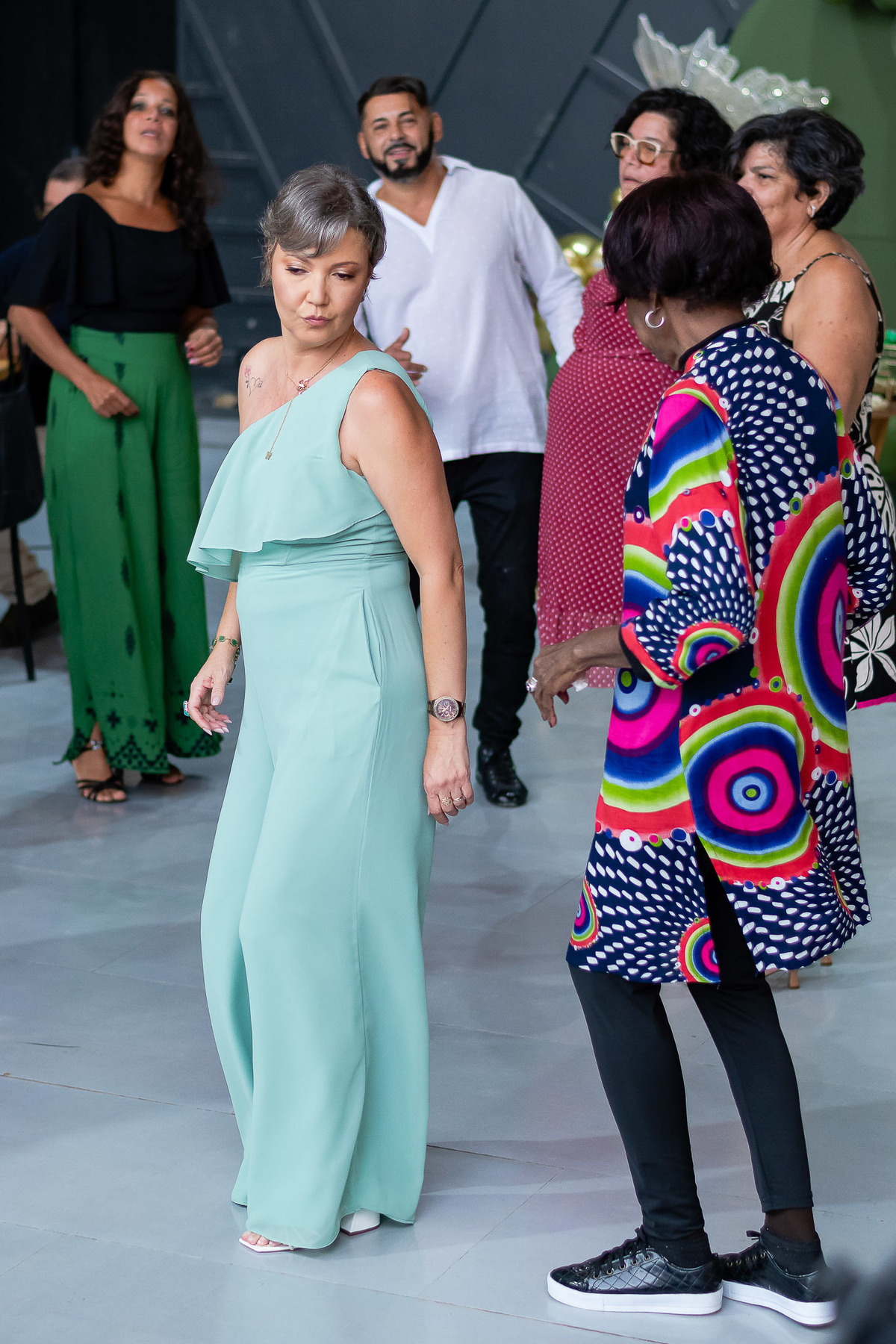Fotos da Andrea dançando na sua festa de 50 anos 3