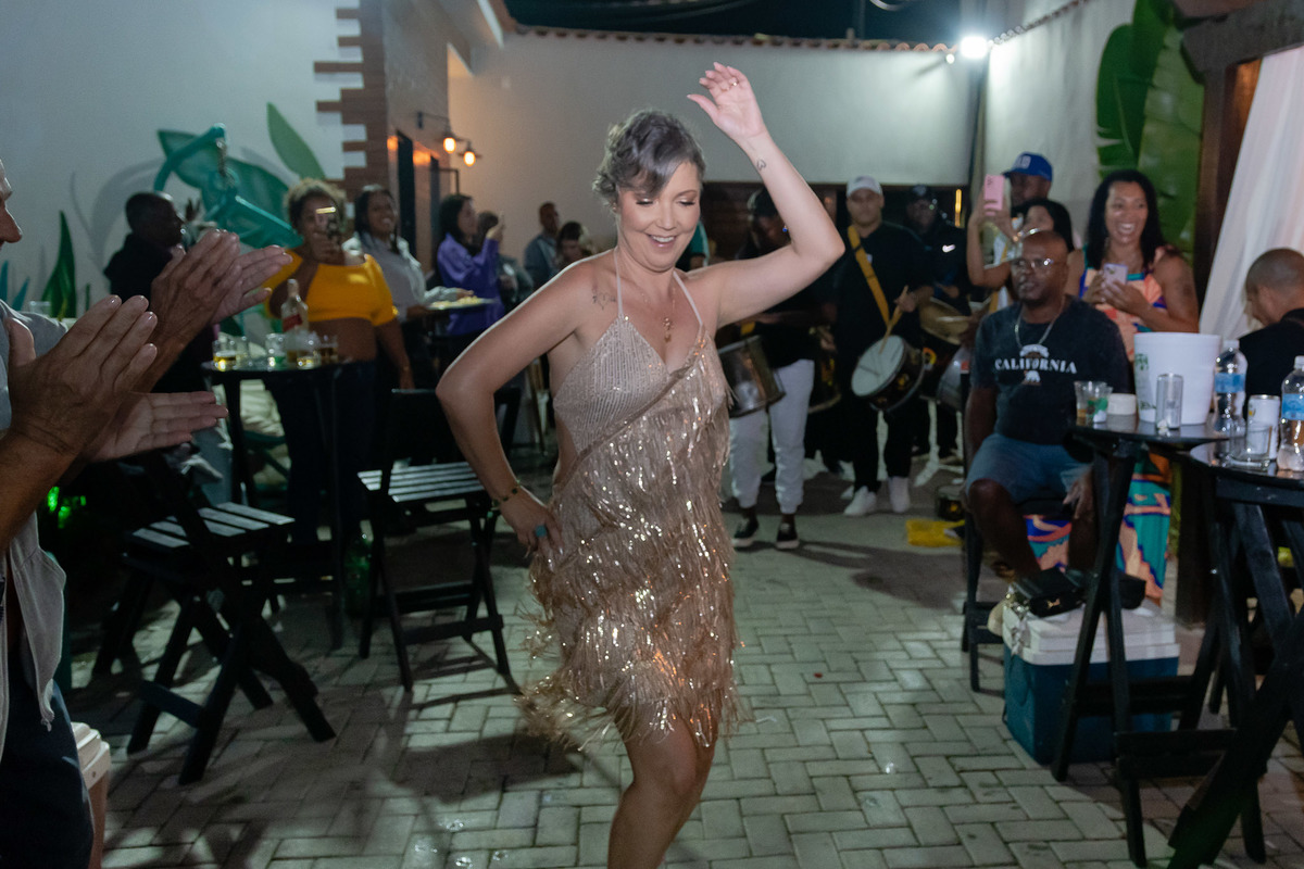 Entrada triunfal do parabéns no aniversário de 50 anos