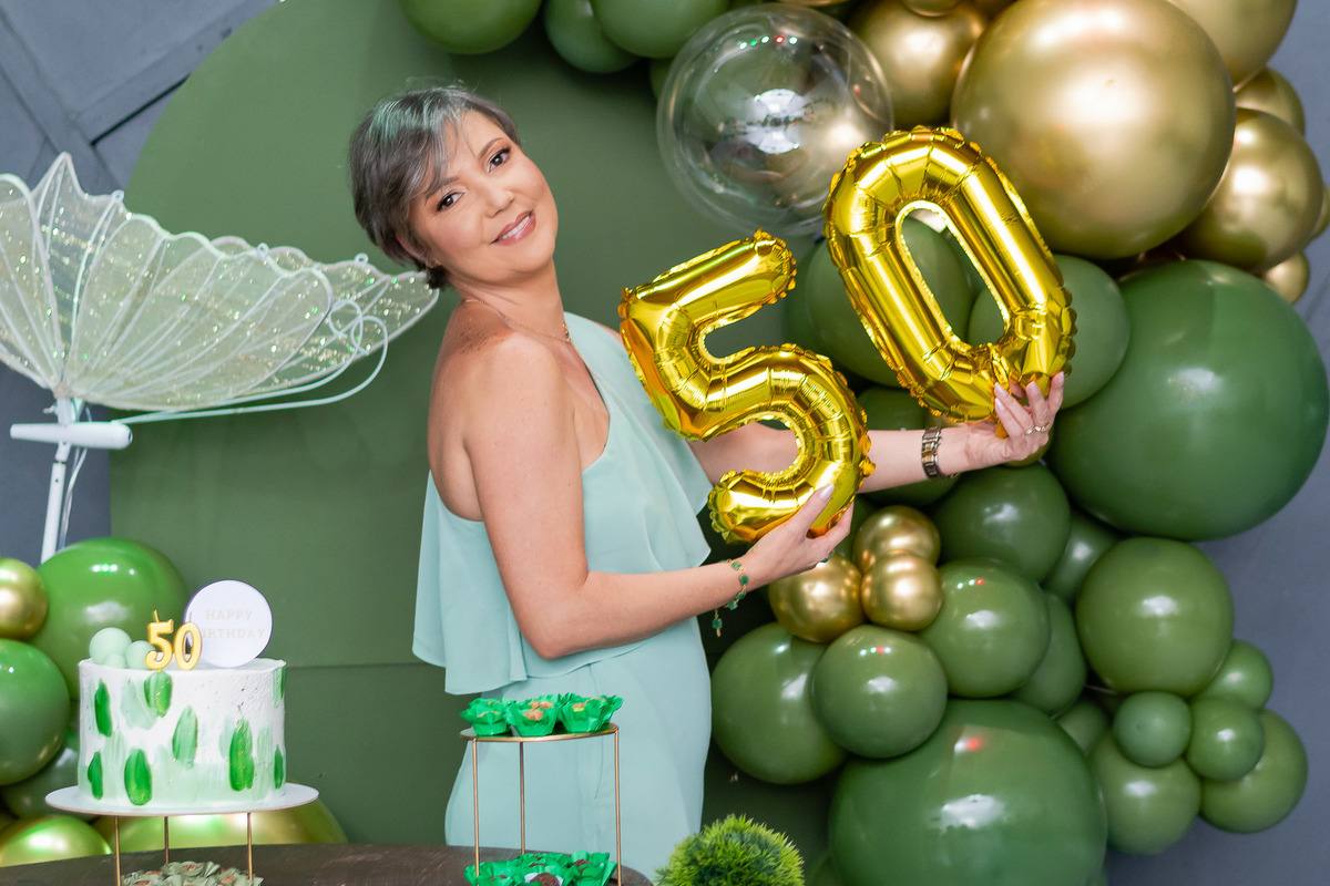 Poses na decoração para aniversário 50 anos feminino 4