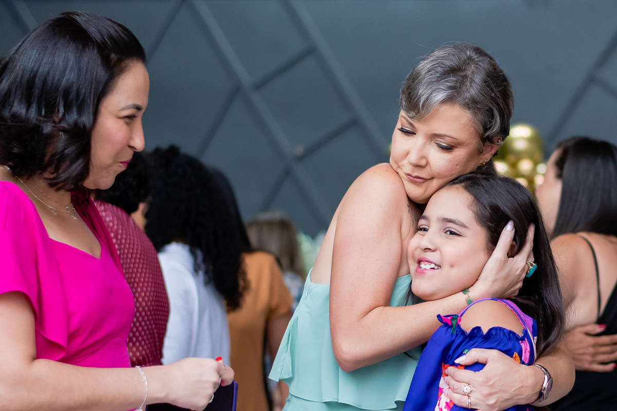 Momentos de abraços no aniversário de 50 anos 2