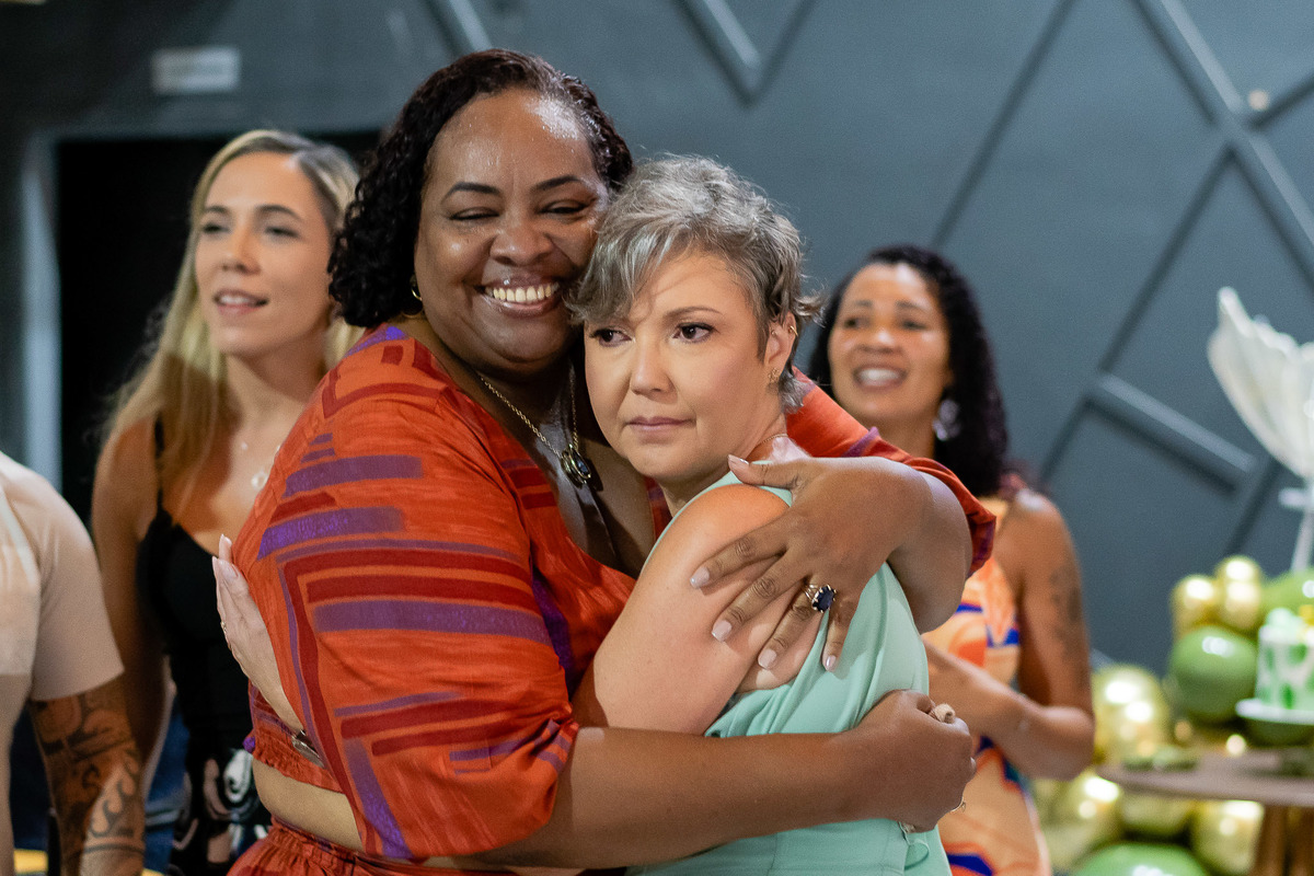 Momentos de abraços no aniversário de 50 anos 3