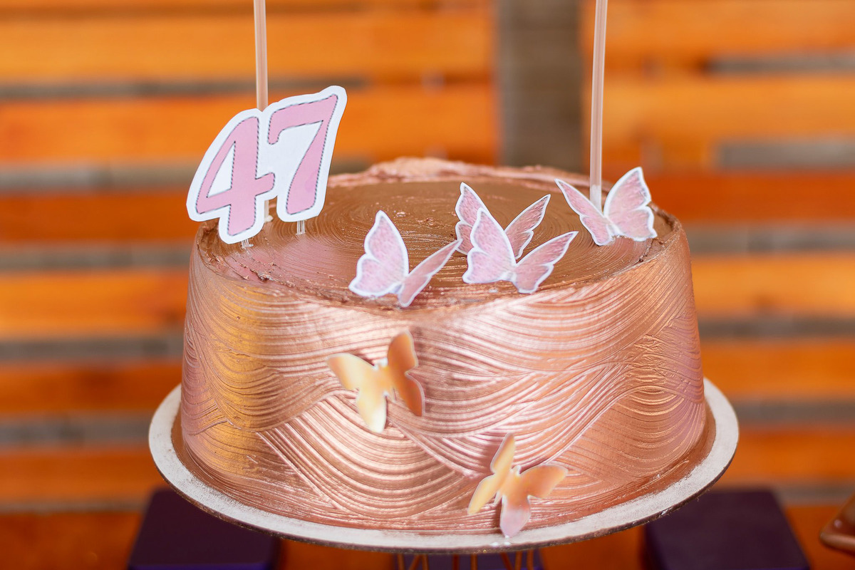 Decoração de aniversário feminino com detalhes em lavanda e tons suaves 1