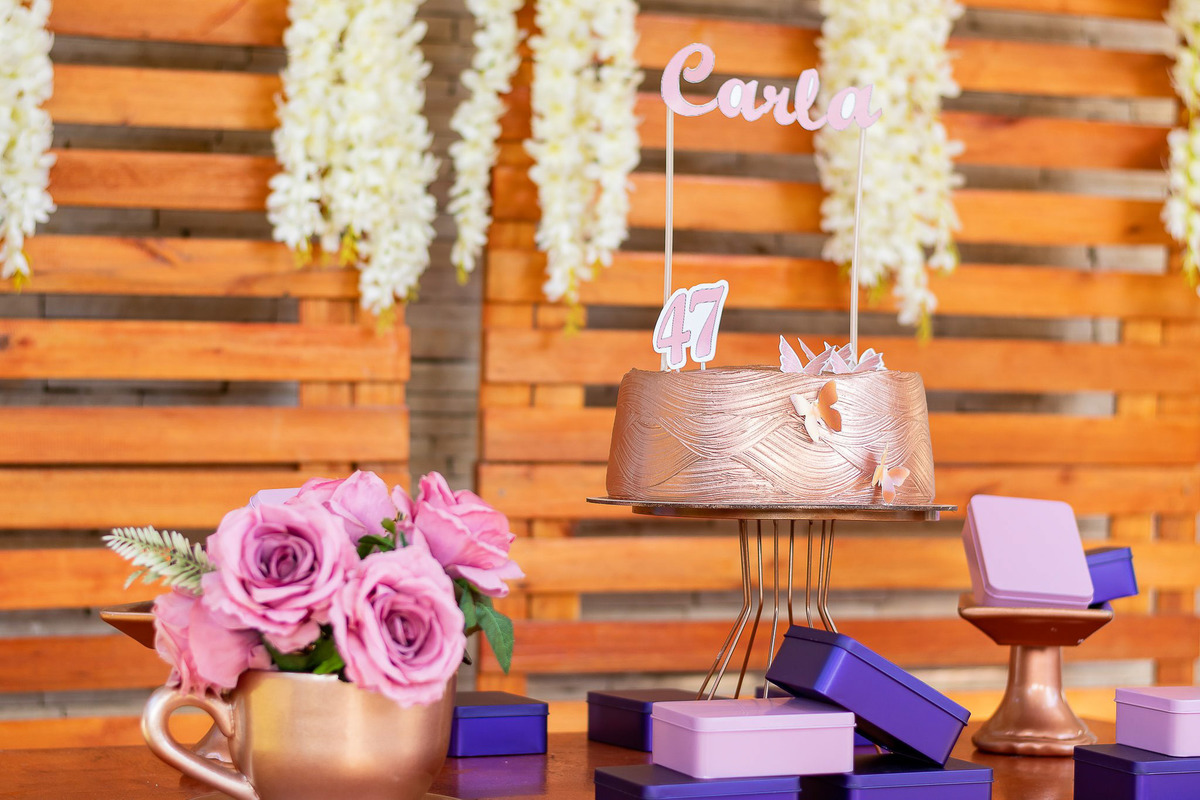 Decoração de aniversário feminino com detalhes em lavanda e tons suaves 2
