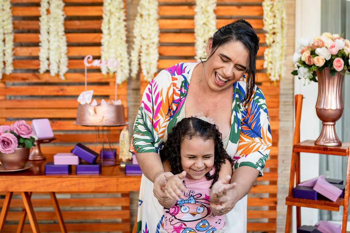 Carla rodeada pela família 